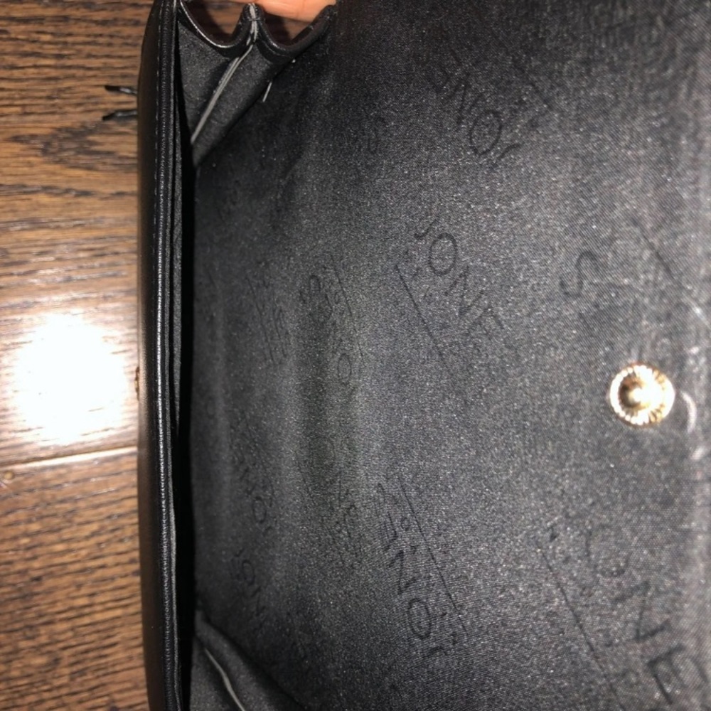 Convertable Crossbody/Clutch Purse - Picture 4 of 7